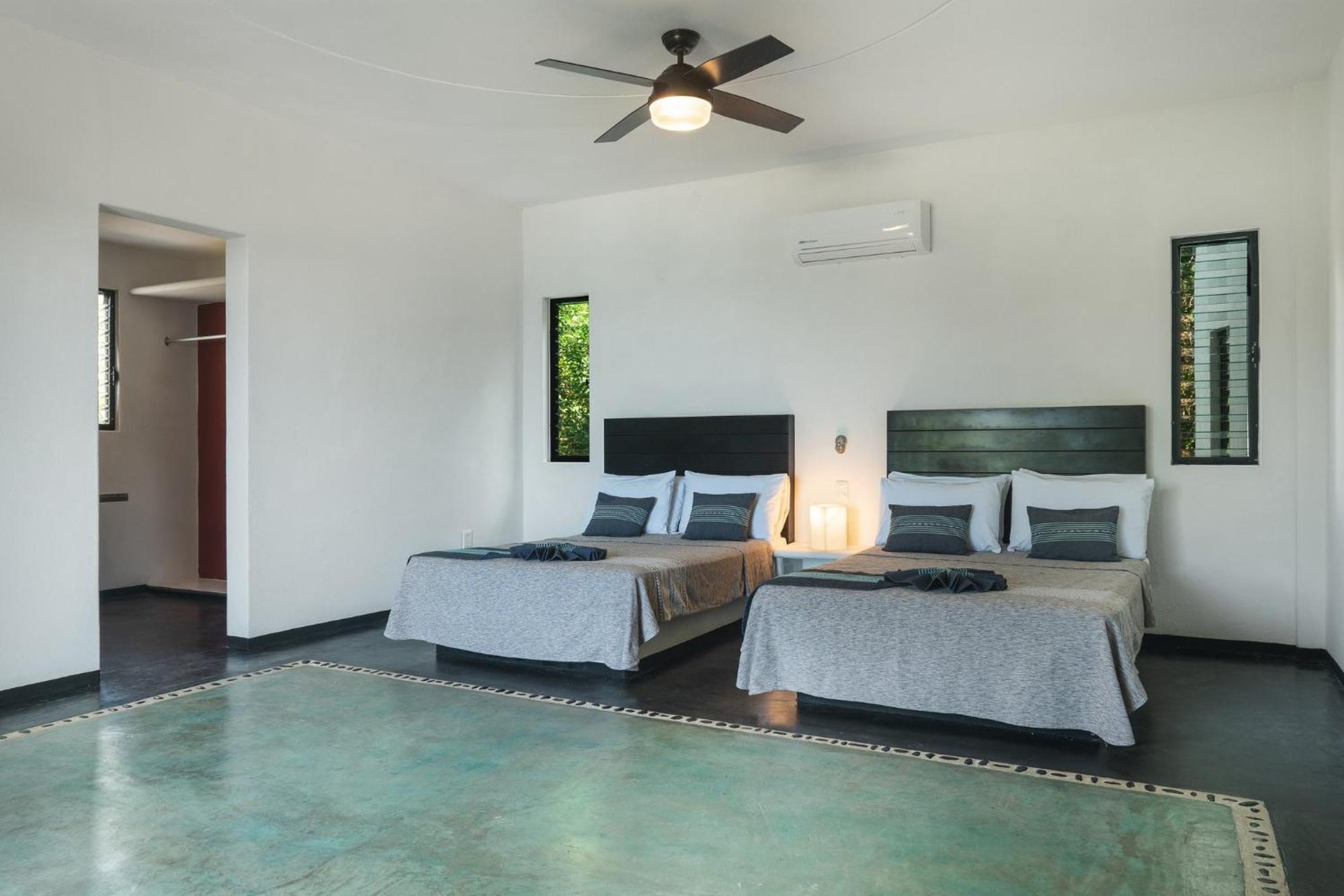 Manta Raya Hotel - Right On The Beach Cuatunalco Exteriör bild