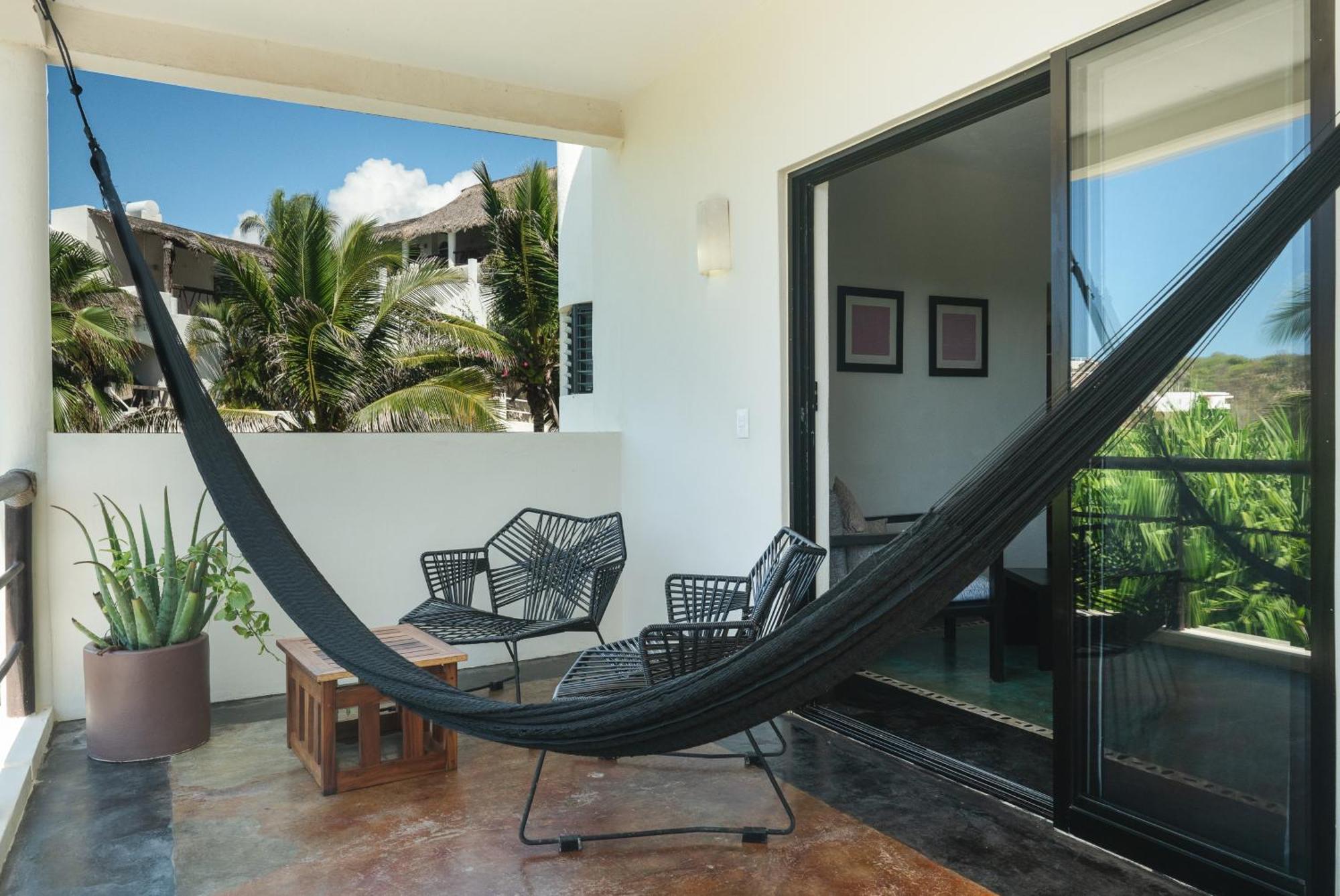 Manta Raya Hotel - Right On The Beach Cuatunalco Exteriör bild