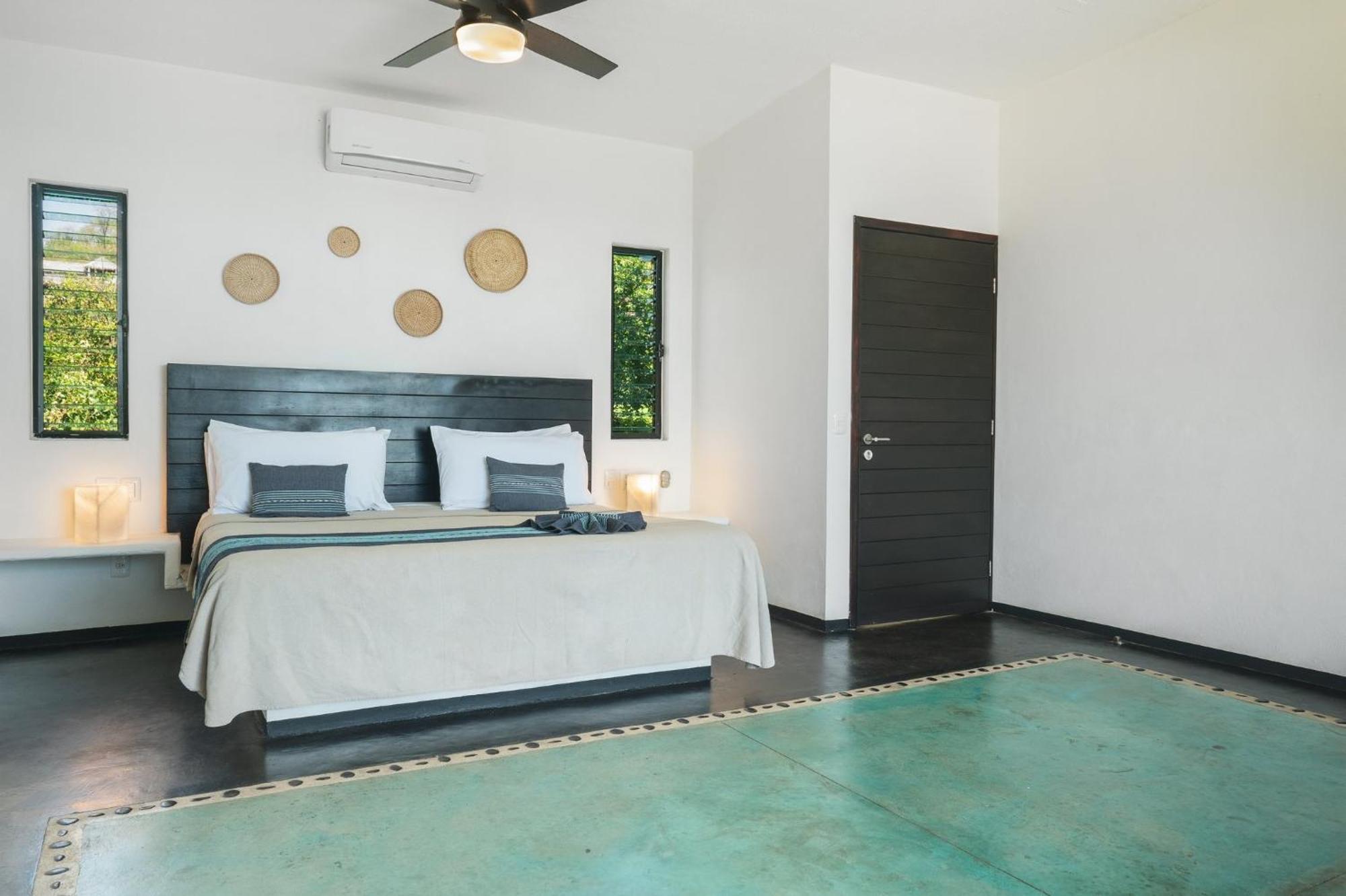Manta Raya Hotel - Right On The Beach Cuatunalco Exteriör bild