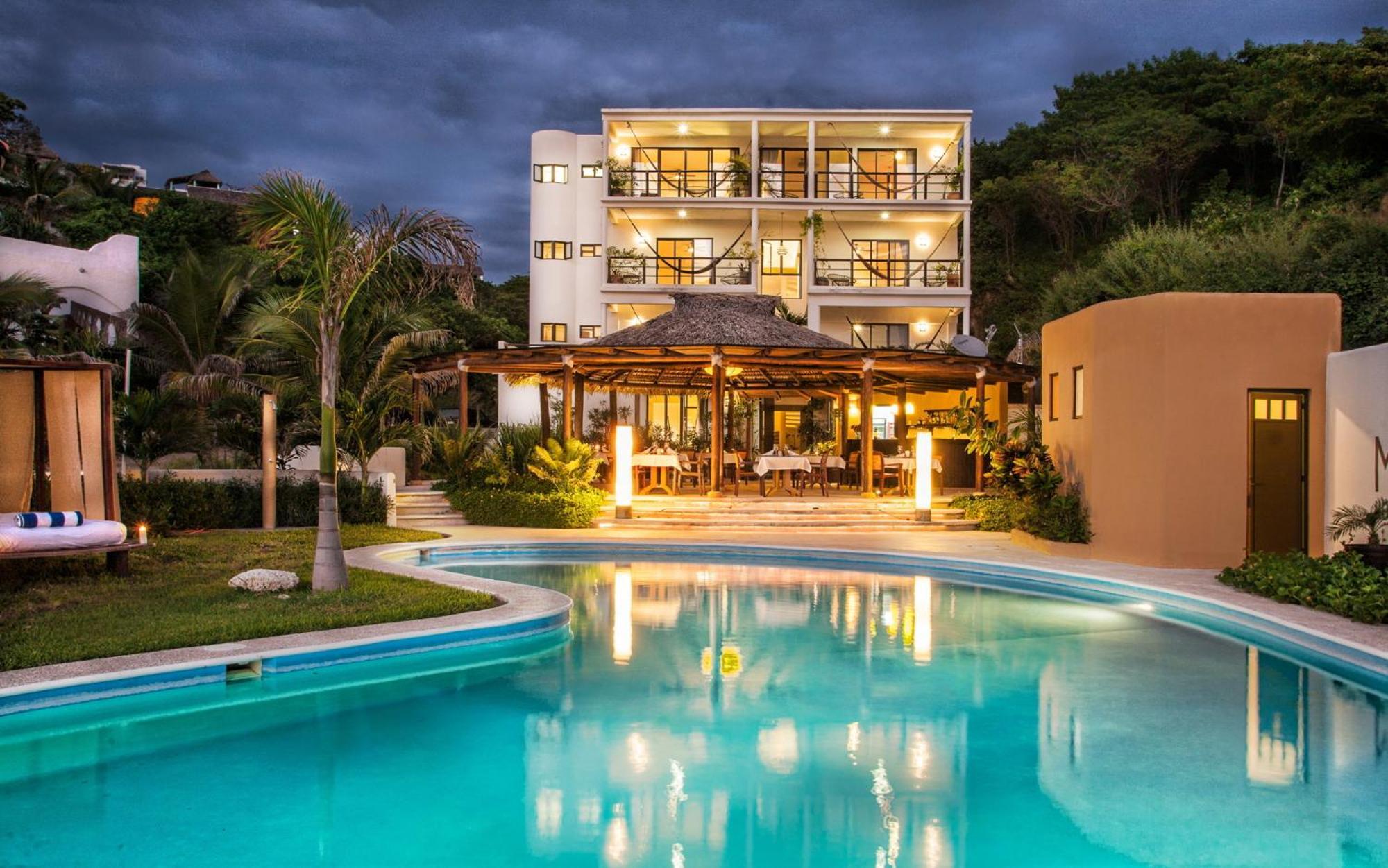 Manta Raya Hotel - Right On The Beach Cuatunalco Exteriör bild