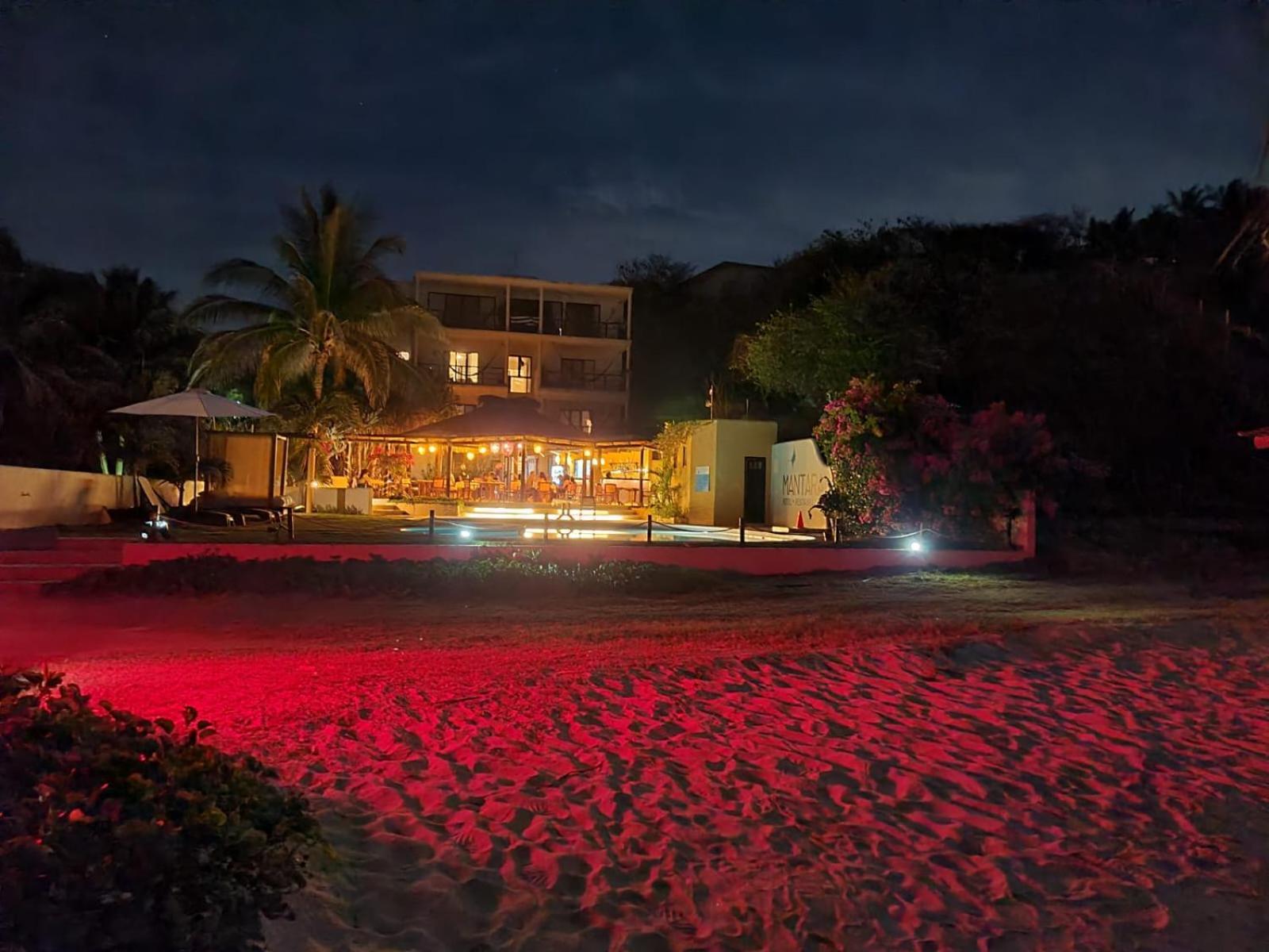 Manta Raya Hotel - Right On The Beach Cuatunalco Exteriör bild