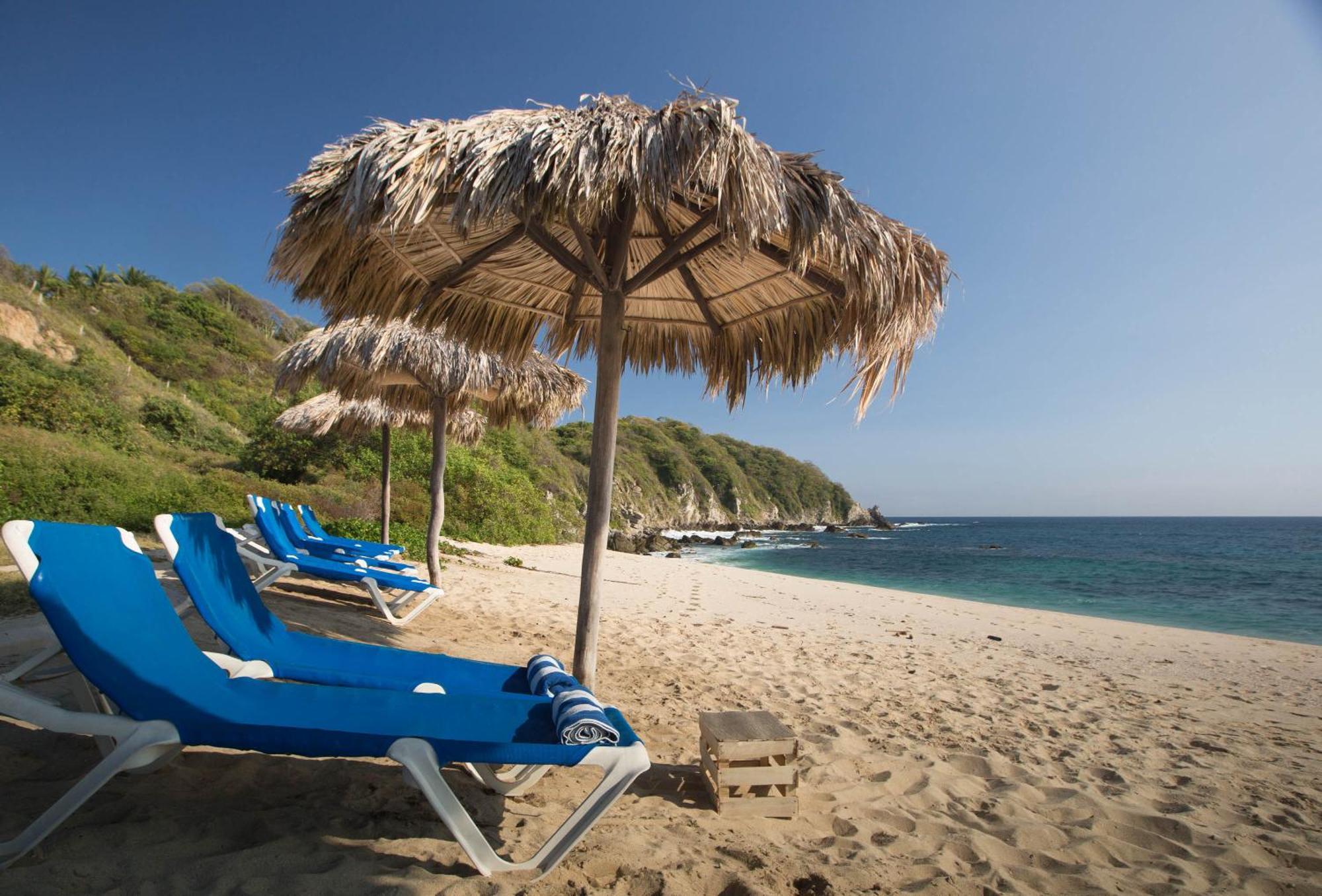 Manta Raya Hotel - Right On The Beach Cuatunalco Exteriör bild