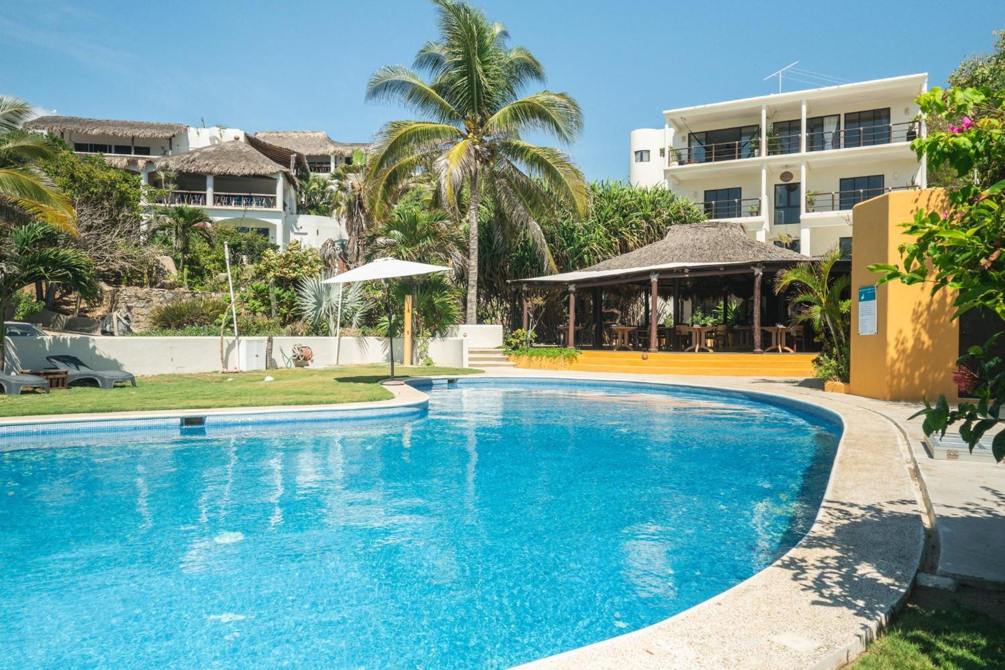 Manta Raya Hotel - Right On The Beach Cuatunalco Exteriör bild