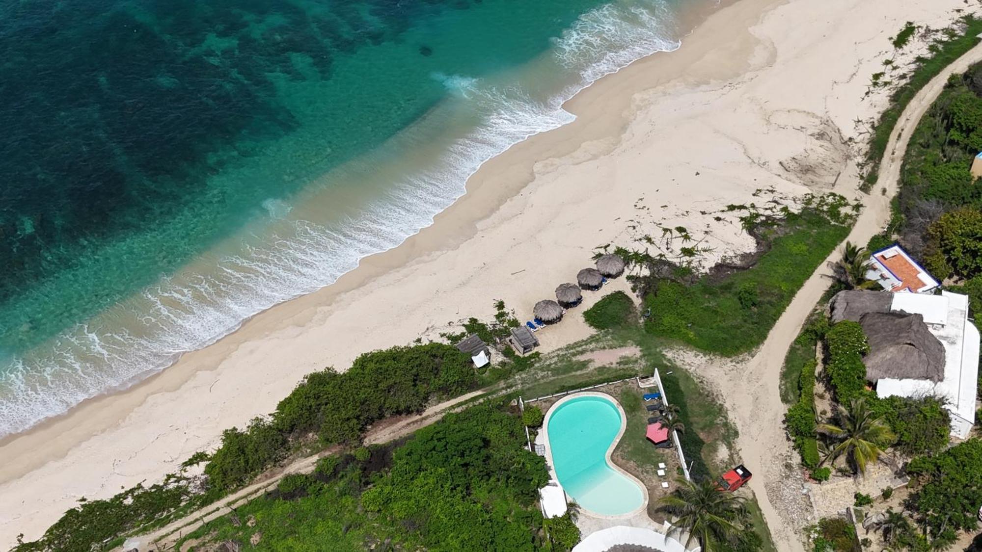 Manta Raya Hotel - Right On The Beach Cuatunalco Exteriör bild