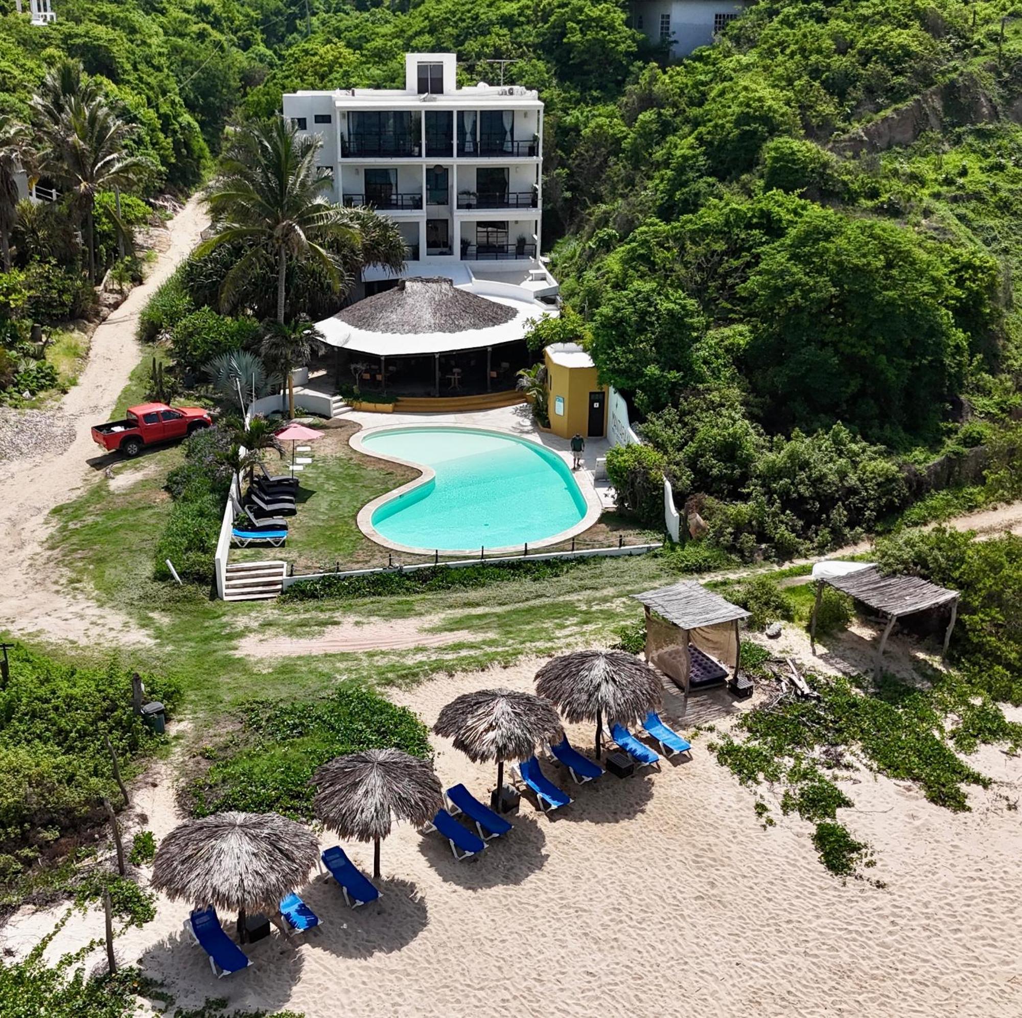 Manta Raya Hotel - Right On The Beach Cuatunalco Exteriör bild