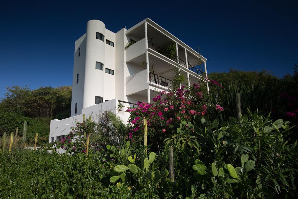 Manta Raya Hotel - Right On The Beach Cuatunalco Exteriör bild